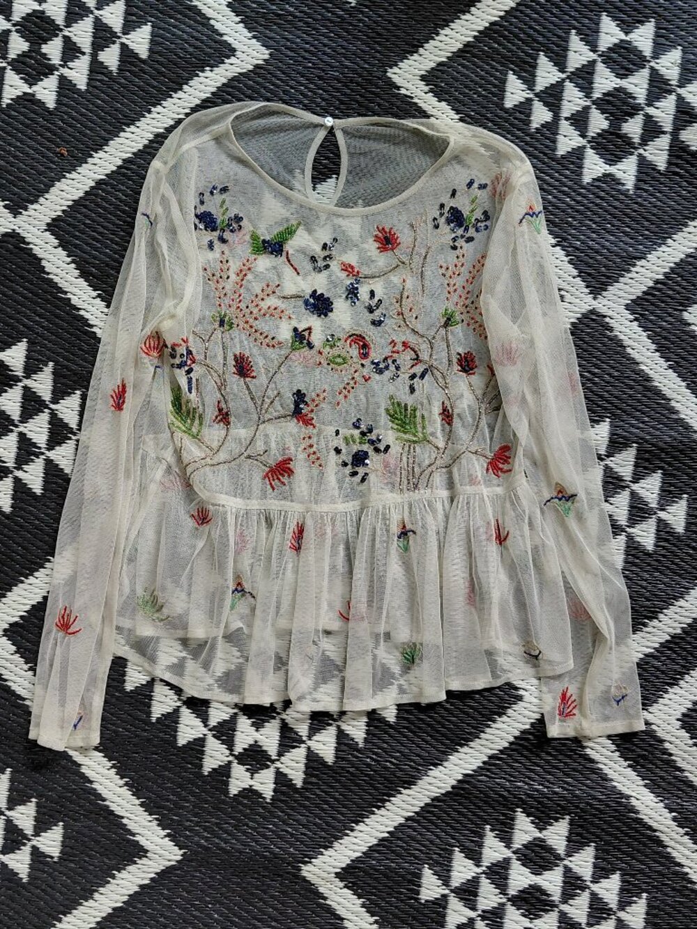 ZARA l TOPS l women's mesh blouse - light cream color with embroidery